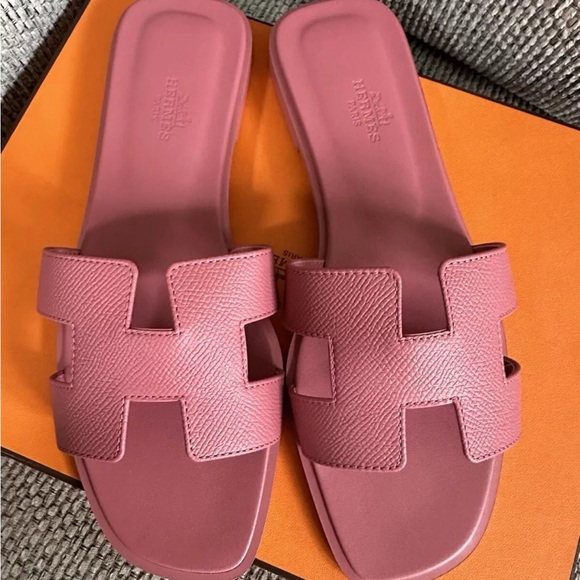 NEW HERMÈS Rose de Venise Epsom Calfskin Oran Sandals - Picture 2 of 13